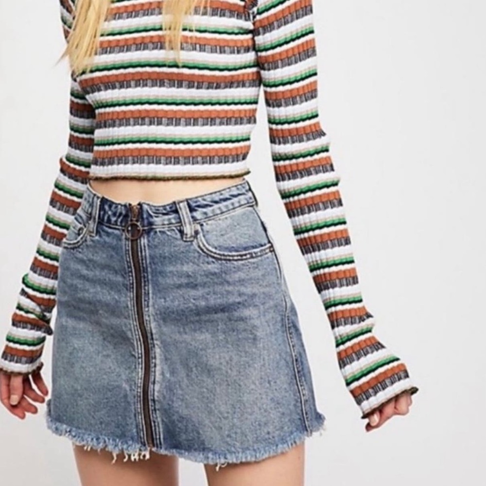 Free People Zip It Up Jean Mini Skirt size 24 Blue Front Zip Raw Frayed Hem
